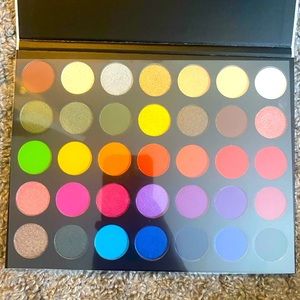 THE MAKEUP SHACK PALETTE